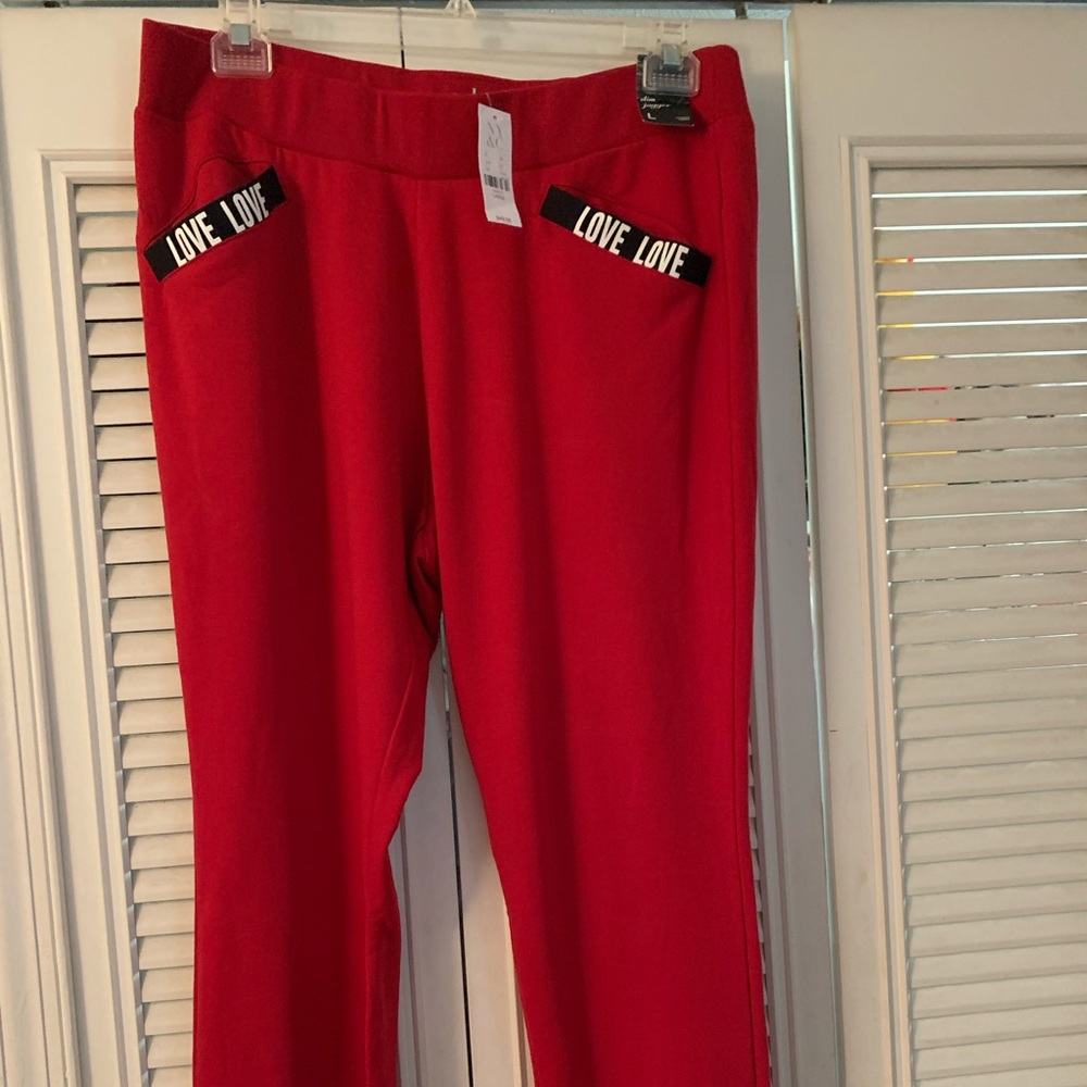 New York and Co pants. Two pocket on front. Wide band waist.